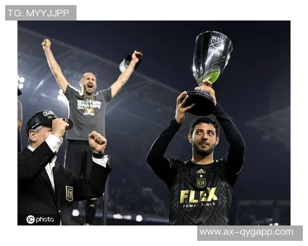 洛杉矶FC宣布续约38岁门将洛里至2026年并附加一年选择权 洛杉矶FC宣布续约38岁门将洛里至2026年并附加一年选择权